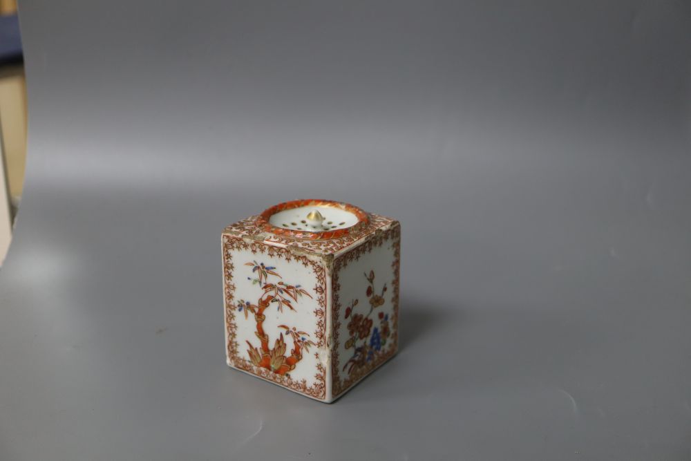 A Yongcheng rouge-de-fer armorial pounce pot, height 7cm